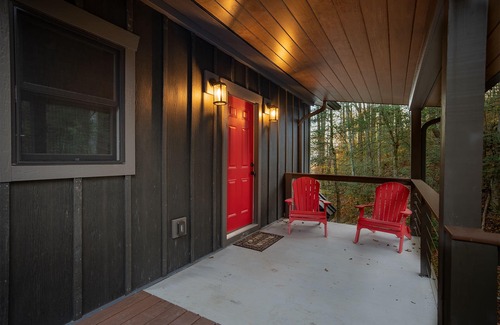 Cherokee Cabin | Boggs Hollow retreat in a Smoky Mountain Equestrian Community