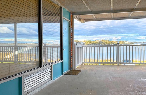 Atlantic Beach Condo | Bogue Shores Studio - Sound Front Porch and Beach Access All-in-One!