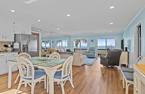 Emerald Isle Cottage | Bogue Sound Cottage with Boat Dock