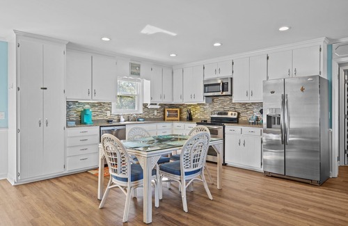 Emerald Isle Cottage | Bogue Sound Cottage with Boat Dock