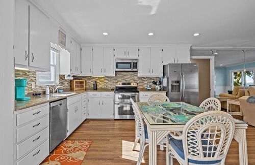 Emerald Isle Cottage | Bogue Sound Cottage with Boat Dock