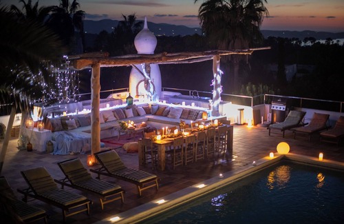 Sant Antoni de Portmany Villa | Bohemian Villa Resort- 5 min from the beach and town. Perfect for large groups