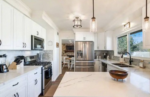 Riverside House | BOHEMIAN AND MODERN SERENE HOME WITH POOL