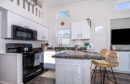 Kissimmee Cottage | Bohemian Chic Retreat - Tiny Home near Disney
