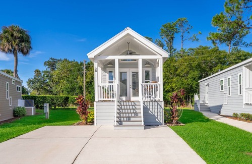 Kissimmee Cottage | Bohemian Chic Retreat - Tiny Home near Disney