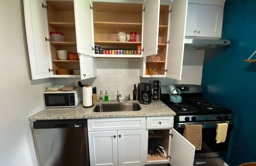 Oakhurst Apartment | Bohemian Hideaway: 2 bed/1 bath. 2 mins from ATL!