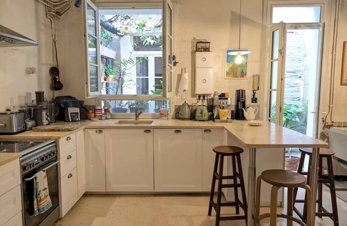 Le Camas House | Bohemian house downtown, studio, parking