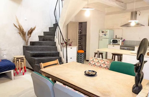 Le Camas House | Bohemian house downtown, studio, parking