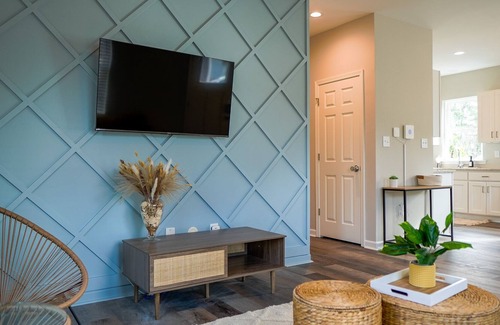 Durham House | Bohemian Oasis 4 miles to Duke-King Size Bed