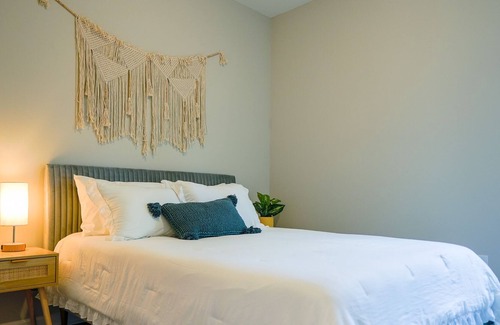 Durham House | Bohemian Oasis 4 miles to Duke-King Size Bed