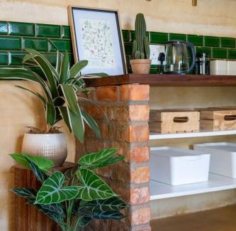 Die Boord Apartment | Bohemian Private Flat, Aircon, Secure Parking