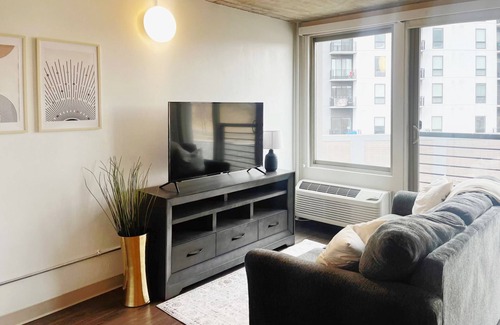 Jefferson Park Apartment | Bohemian Studio Gem Near Downtown