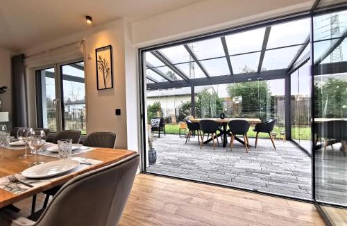 Oberhavel Villa | BohnApartments Luxury Villa Berlin - 210qm - Wintergarten - Kamin - 4 kostenlose Parkplätze - 6 Schlafzimmer - Neubau - Luxusausstattung