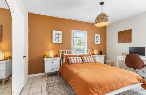 Miami Shores House | Boho 3br Relaxing Miami Firepit & Outdoor Bar