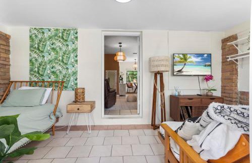 Miami Shores House | Boho 3br Relaxing Miami Firepit & Outdoor Bar