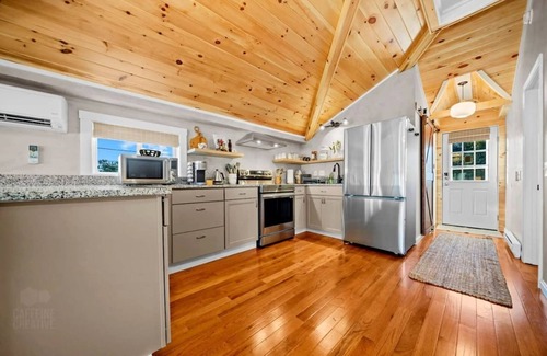 Old Orchard Beach Apartment | Boho Beach Escape: Top-Floor Condo