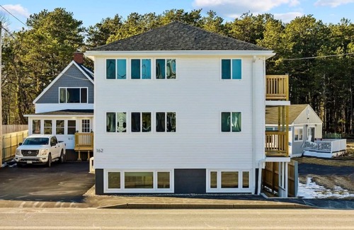 Old Orchard Beach Apartment | Boho Beach Escape: Top-Floor Condo