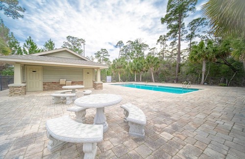 Navarre House | Boho Beach Retreat - 8Mins to Beach + FishingPier