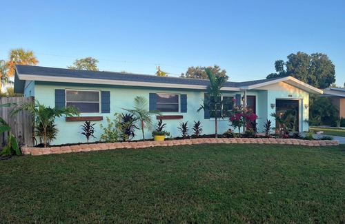 South Bradenton House | Boho Beachy getaway with large backyard nestled between downtown and the beach