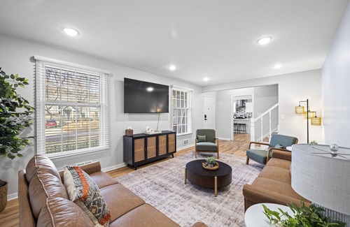 Overland Park House | Boho Beauty Newly Remodled 4BD/3 FULL BATH