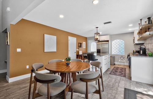 Alta Vista House | Boho Bungalow on Bahia Vista, 10 minutes to everything!