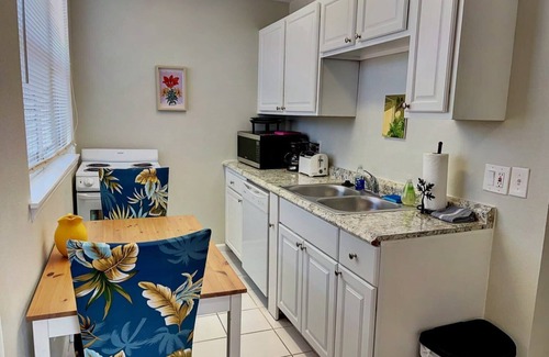 Historic Downtown Melbourne Apartment | Boho Charm, Historic 1br -Steps to downtown