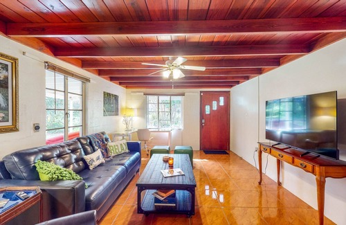 Nalcrest Cottage | Boho-Chic Cottage with Lake Access and Kayak - Dog-Friendly