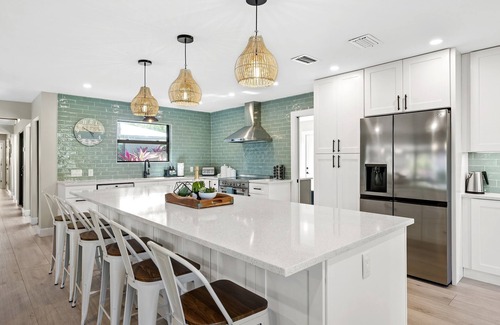 Central Naples House | Boho Chic Estate-40Ft Pool/Spa-Coolest House in Naples!