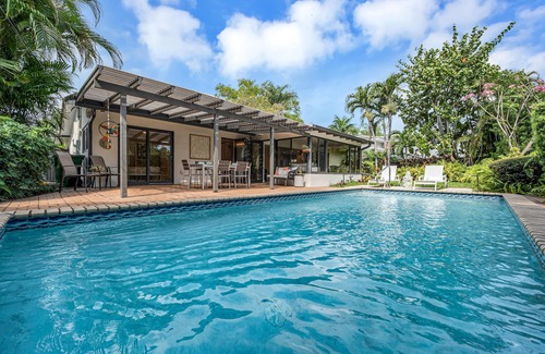Middle River Terrace House | Boho Chic/Heated Pool/Walk To Beach/Escapism at its finest/Coconut Key/H0MES