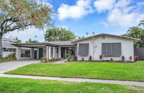 Middle River Terrace House | Boho Chic/Heated Pool/Walk To Beach/Escapism at its finest/Coconut Key/H0MES
