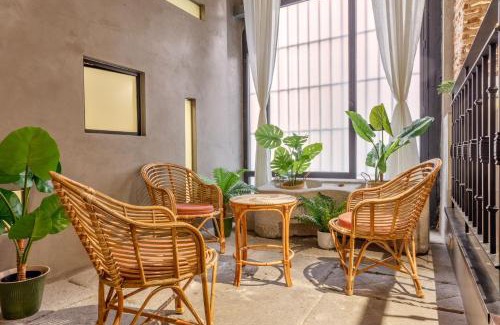 Barrio de La Latina Apartment | Boho-Chic Loft in a Legendary 17th-Century 'Trap House