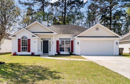Savannah House | Boho Chic Retreat Savannah/Dog Friendly/3 BD/2 BATH