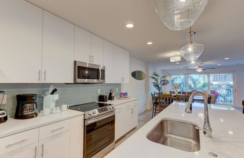 Madeira Beach Apartment | Boho Condo 3/3 Heated pool
