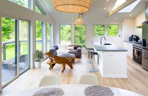 Accord House | BoHo Farm House with heated pool