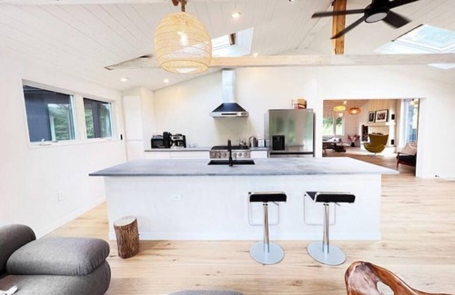 Accord House | BoHo Farm House with heated pool