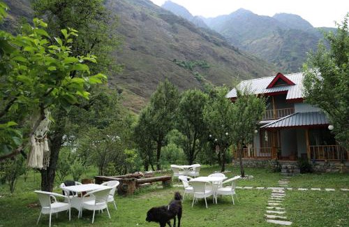 Banjar House | Boho Grove Cafe & Stay, Tirthan Valley