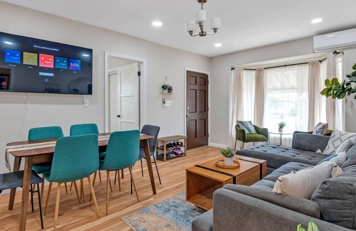 Rosemead House | BOHO Hidden Gem 3B2B King suite near DTLA Sleeps 8
