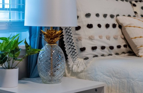 Rosemead House | BOHO Hidden Gem 3B2B King suite near DTLA Sleeps 8