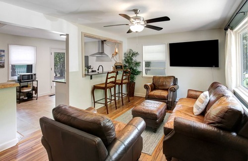Garden City House | Boho House Mins To Downtown & Tybee Island + Pet Friendly