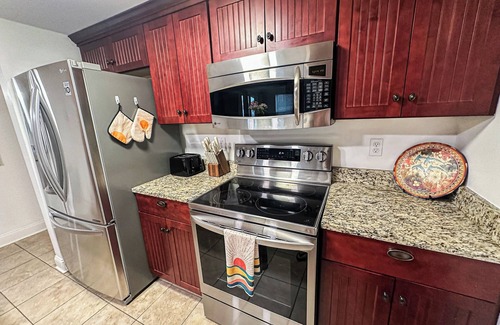 Savannah Beach Condo | Boho-inspired condo easy walk to beach/pier, best restaurants, shops