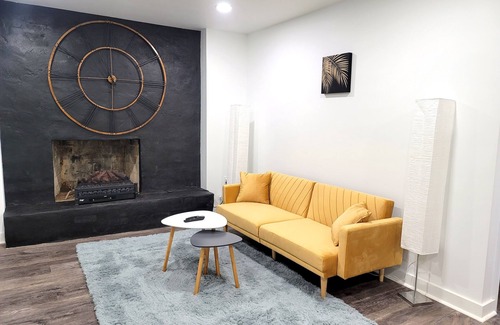 Stuart Heights - Rivermont House | Boho Mountain Retreat, Private Entrance and Outdoor Space, Minutes to Downtown