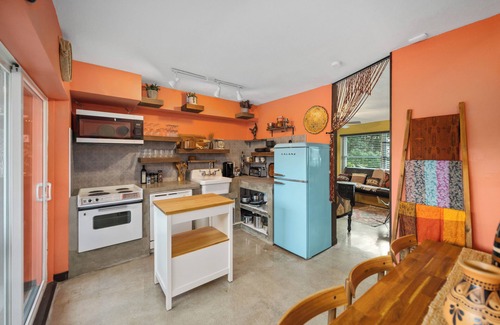 Pompano Beach House | BOHO Paradise, KING Bed, POOL, 1 month+LONG Term Stays,PET FRIENDLY