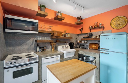 Pompano Beach House | BOHO Paradise, KING Bed, POOL, 1 month+LONG Term Stays,PET FRIENDLY