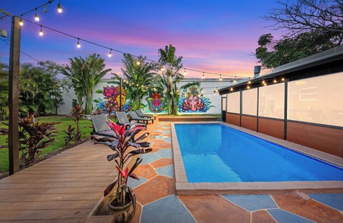 Pompano Beach House | BOHO Paradise, KING Bed, POOL, 1 month+LONG Term Stays,PET FRIENDLY