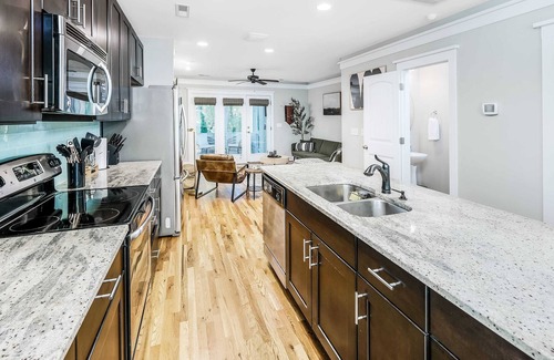 Davidson House | Boho Retreat | Walk Downtown Porch + Monitor
