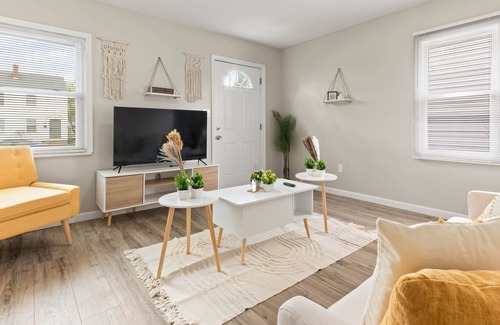 Columbus House | Boho's Estate - Minutes from Downtown, German Village, & Children's Hospital