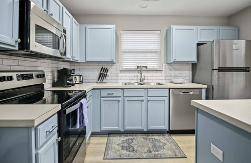 Charleston House | Boho SoCo- 8 mins to Credit One, 20 mins to DTWN
