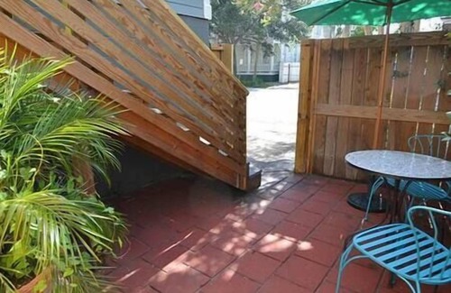 Historic District - North House | Boho South Bungalow, 1 block off Forsyth Park