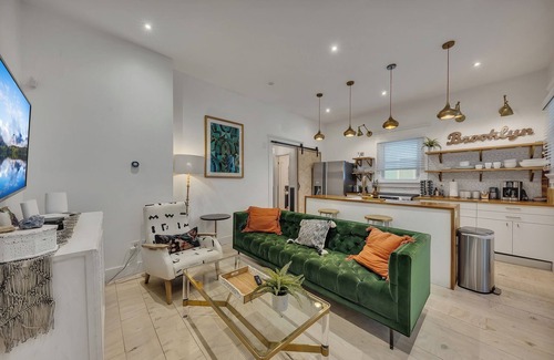 Midtown Apartment | Boho-style 2BR/2BA Midtown triplex with private front patio. King + queen bedrooms, updated kitchen, smart TVs, self check-in, and laundry. Walk to Piedmont Park, Trader Joe’s, and restaurants. Free street parking. No pets.