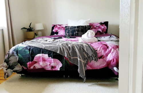Golden Point House | Boho Style Ballarat Central | Pet Friendly | Sleeps 1-7